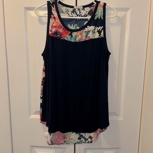 Women’s Flowy Top Size Med